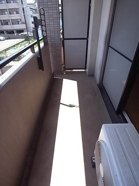 マーガレットハイツ（南塚口町3丁目）のバルコニー