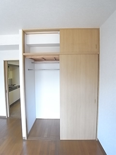 マーガレットハイツ（南塚口町3丁目）の収納