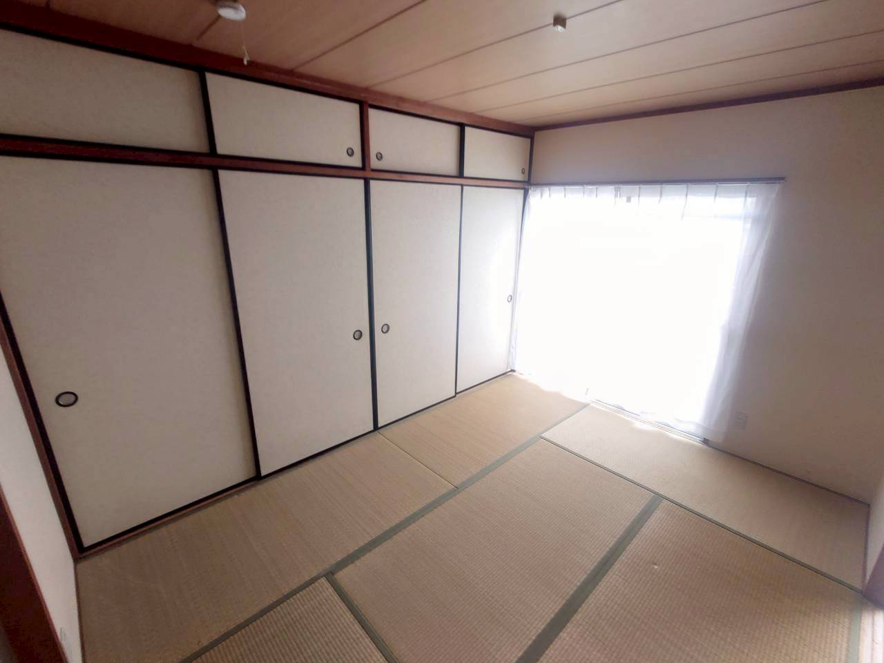 かつやビルの和室