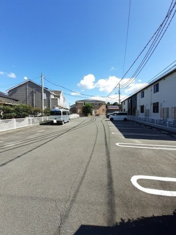 プラティークレジデンスＡの駐車場