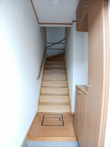 プラティークレジデンスＡの玄関
