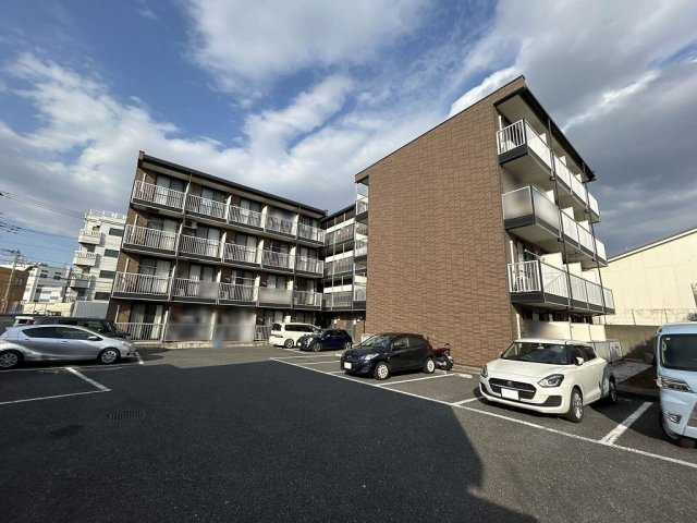 レオパレス新座サンハイツの外観