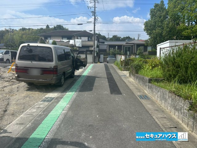 【同施工物件ご案内可能】豊明市二村台　全3棟の前面道路含む現地写真|【南東側道路（2．3号棟側前面道路）】
■株式会社　セキュアハウス　豊明店■
住宅ローンに強く、知識、経験豊富なスタッフ在籍
お客様に寄り添い、ご成約後もサポート致します。　　　　　　　　　　　　　　
