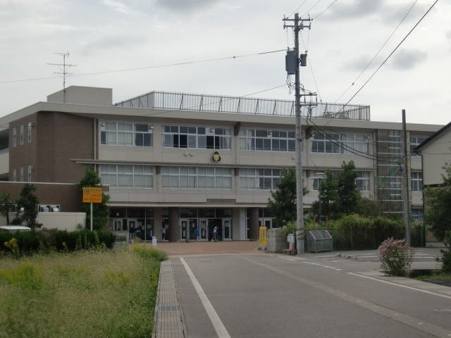 スカイスクレ－パ－　Ⅱの周辺|戸出西部小学校まで1000m