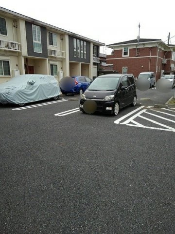 シャルムの駐車場