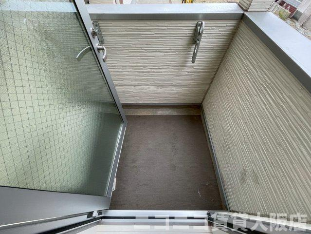 大阪市城東区中浜２丁目のアパートのバルコニー