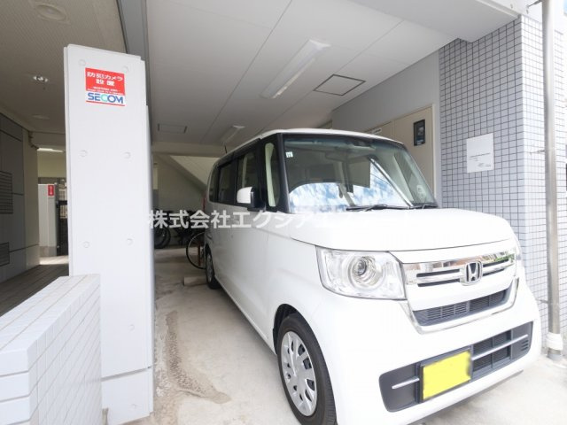 クレール帝塚山の駐車場