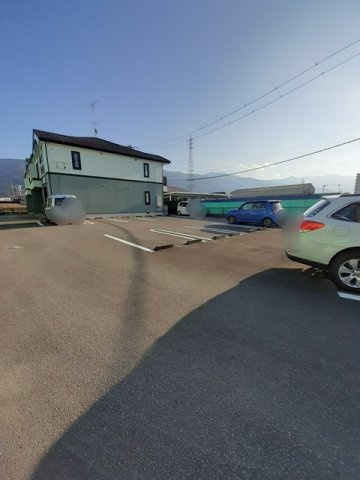 エテルノ　ノーヴァＢの駐車場