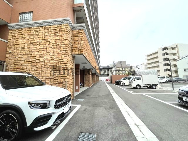 グランカーサ新大阪SOUTHの駐車場