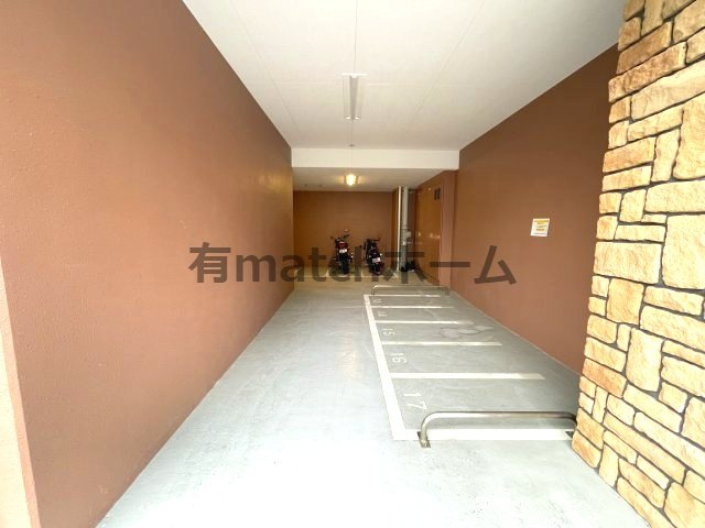 グランカーサ新大阪SOUTHの駐車場
