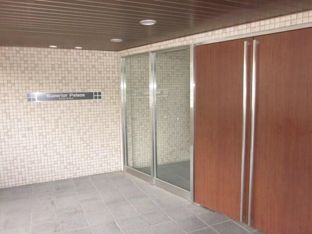 多摩市永山１丁目の賃貸マンションのエントランス