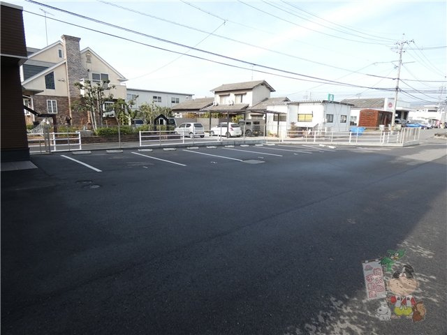 プラムグランデの駐車場