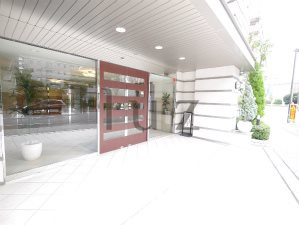 アデニウム新横浜のエントランス