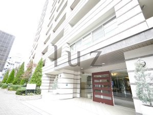 アデニウム新横浜のエントランス