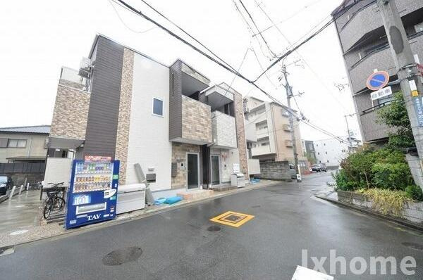 アルカンシェル岸部中の外観