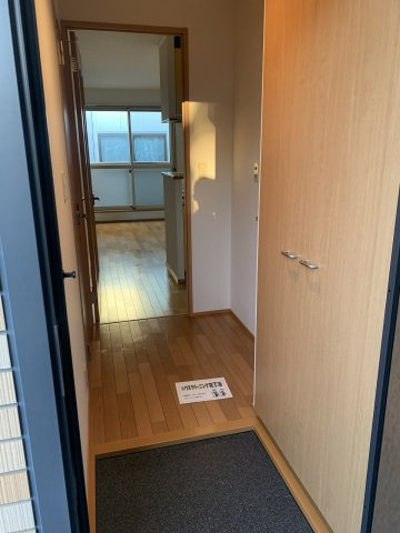 プレジールHATTORIの玄関