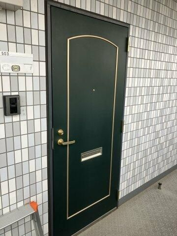 エレガンスシャトーの玄関