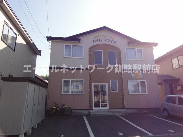 ハイムプライズの駐車場
