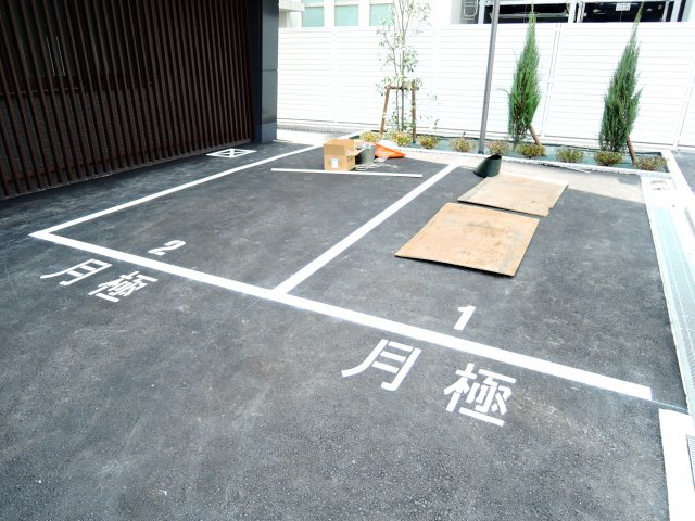アルページュ寺本の駐車場