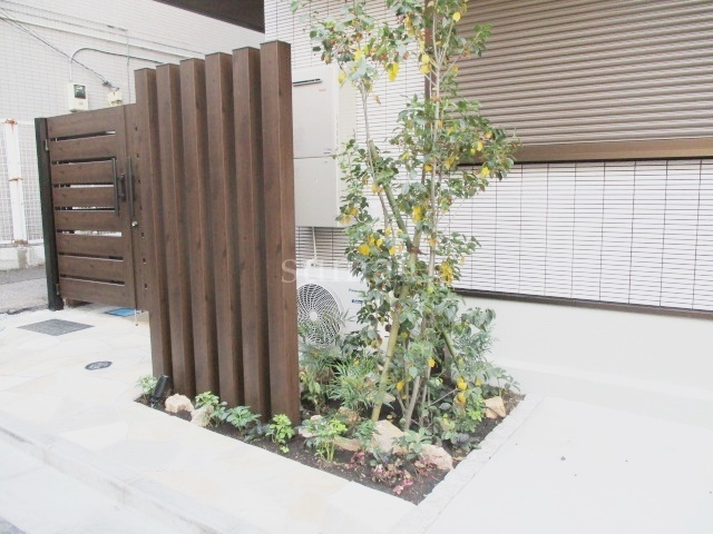 プライムクロスのその他|エントランス横んある植栽です☆