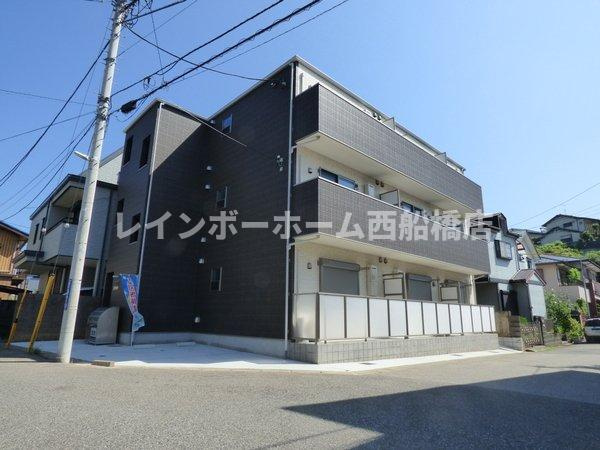 千葉市花見川区朝日ケ丘４丁目のアパートの外観