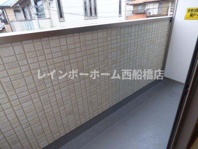 千葉市花見川区朝日ケ丘４丁目のアパートのバルコニー