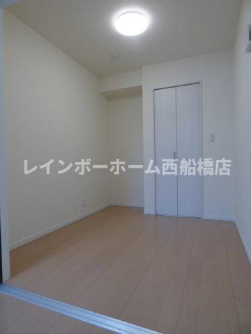 千葉市花見川区朝日ケ丘４丁目のアパートの寝室