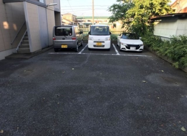 グリーンパレス小林の駐車場