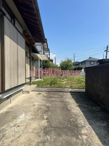 北野町富田貸家の駐車場|駐車場があります
