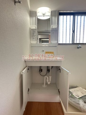 北野町富田貸家の洗面所|脱衣スペースもあります