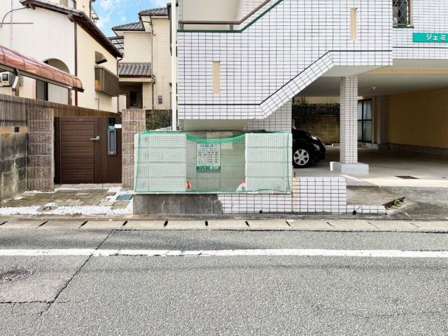 ジェミニ春日原の駐車場