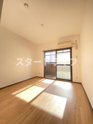 大阪市淀川区三国本町２丁目の賃貸マンションの居間・リビング