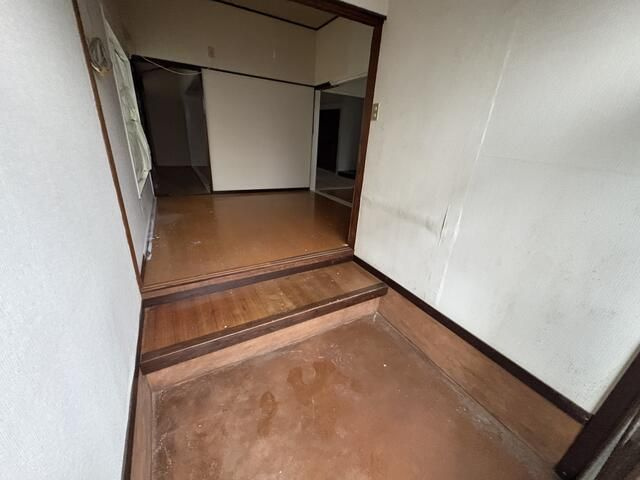 横須賀市深田台のアパートの玄関