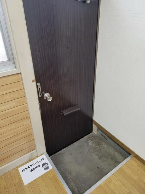 ヒルズ梶山の玄関