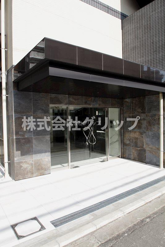 ラヴェニール横浜蒔田のエントランス