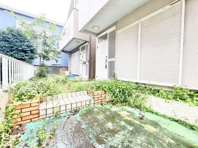 物井1516-28貸家のエントランス|落ち着いたエントランスです