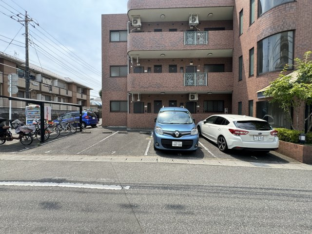 サントラル ヴィラージュ の駐車場