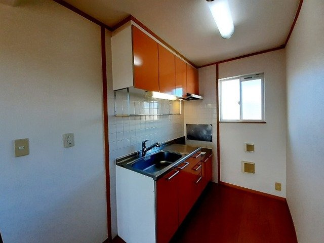 ソーレ・レヴァンテ　Ｃのキッチン|コンパクトなキッチンで掃除もラクラク