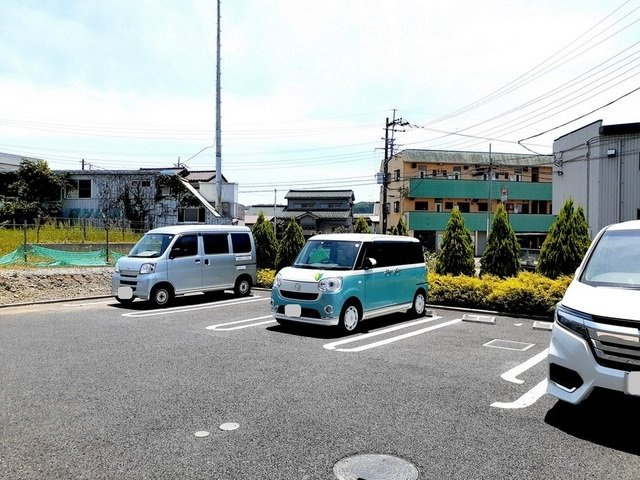 ルミエール・アミの駐車場|駐車場があります