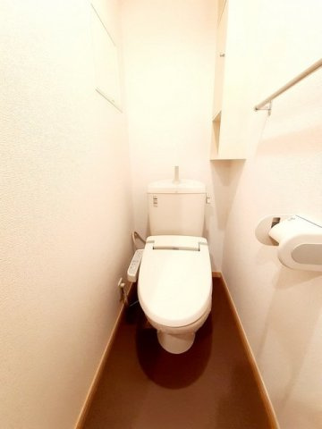 ヴィラ　プリムローズのトイレ|ゆったりとした空間のトイレです