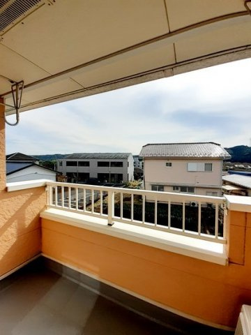 シャテーニュのバルコニー|陽当たり良好なバルコニーです