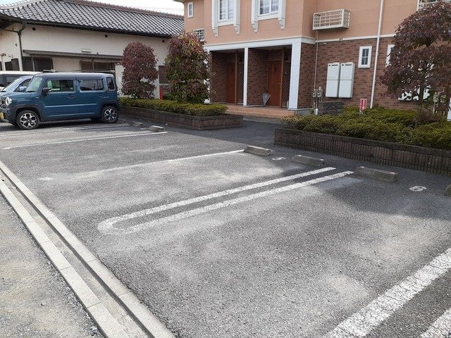 シャテーニュの駐車場|駐車場に車を止められます
