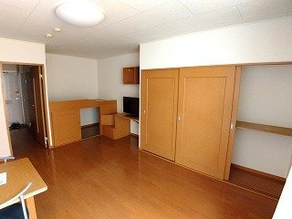 レオパレスＳ＆Ｋの居間・リビング|２Ｆはカーペットになります。