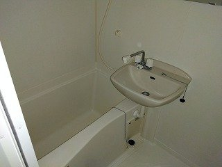 レオパレスＨＡＫＵＢＡの浴室|同タイプの部屋になります。