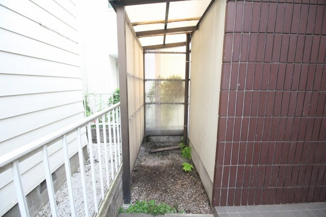パレOY小谷田の駐車場|駐輪場に