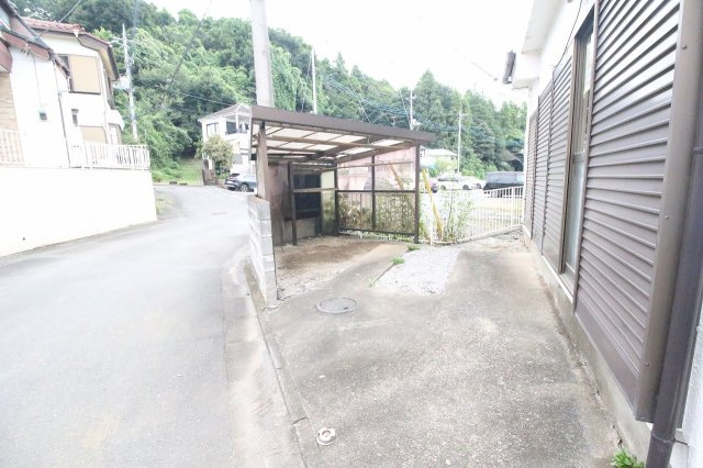 狭山市笹井２丁目の一戸建ての駐車場|駐車場に車を止められます