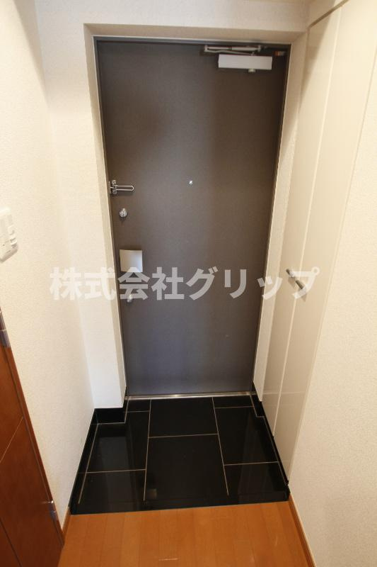横浜市西区平沼２丁目の賃貸マンションの玄関