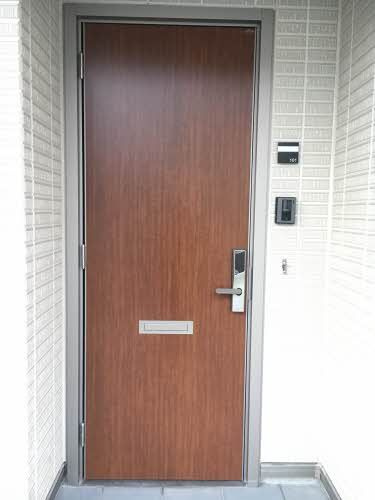 ソワサントゥディザンＢの玄関