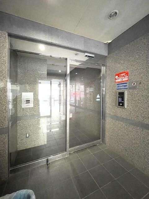 メインステージ大森駅前のエントランス
