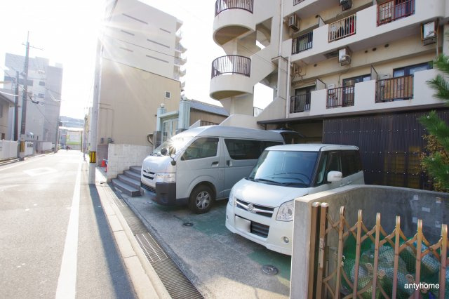 グルパ十三　仲介手数料無料の駐車場